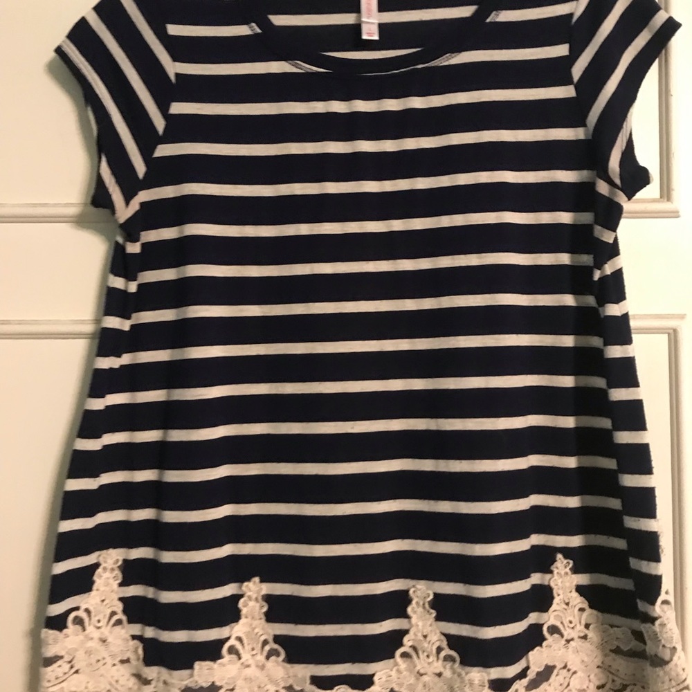 Xhilaration Size L Top